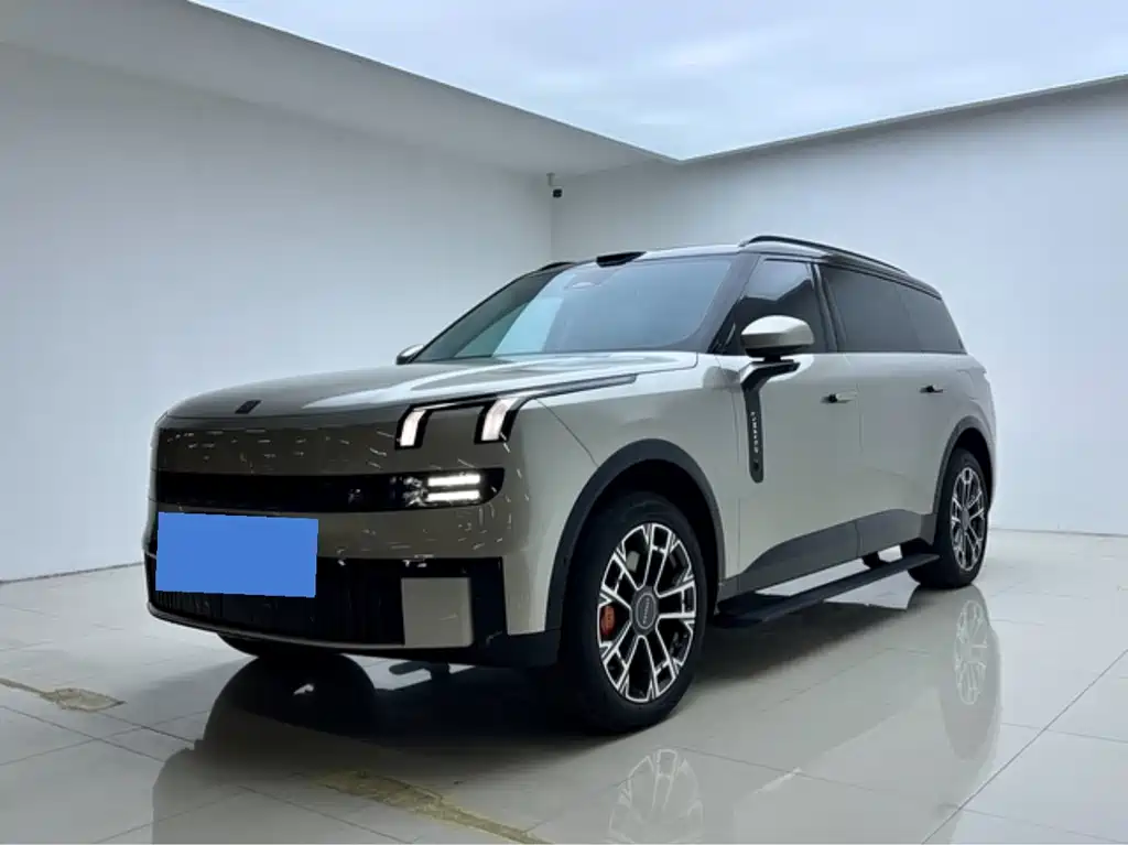Lynk & Co 900