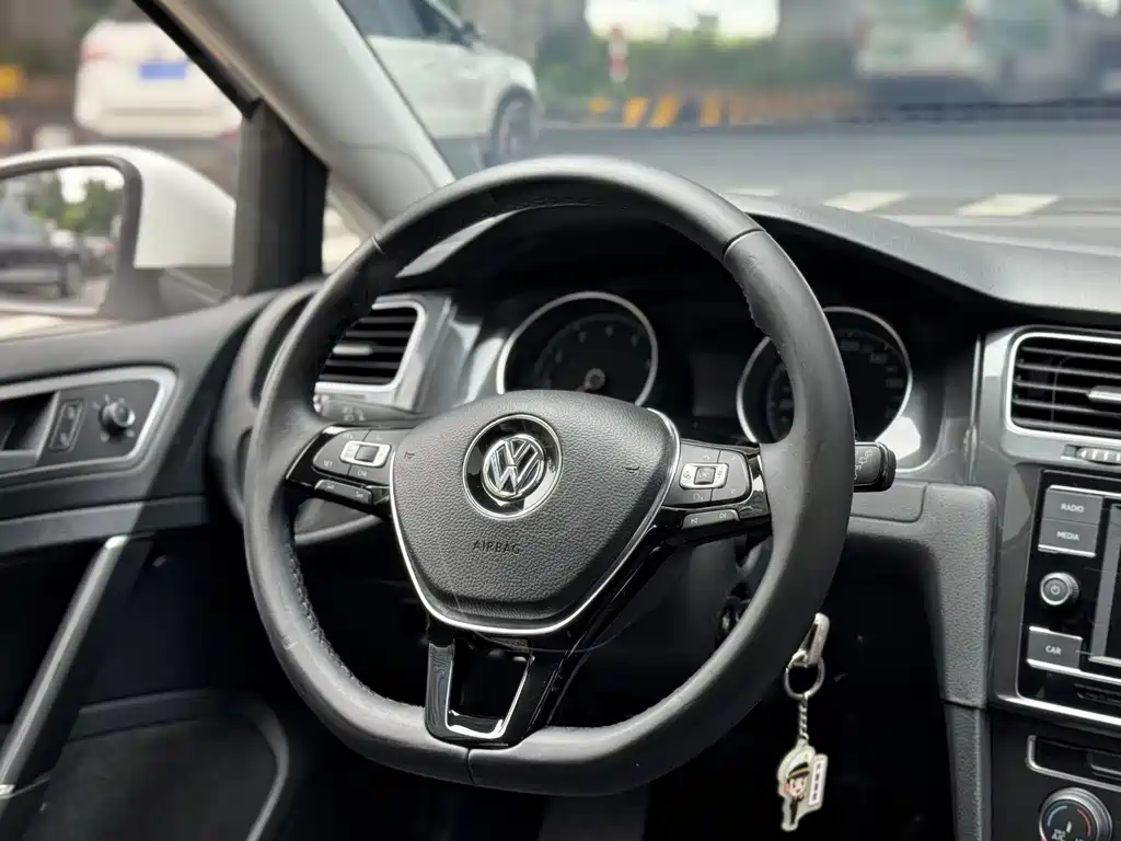 Volkswagen Golf — миниатюра 18