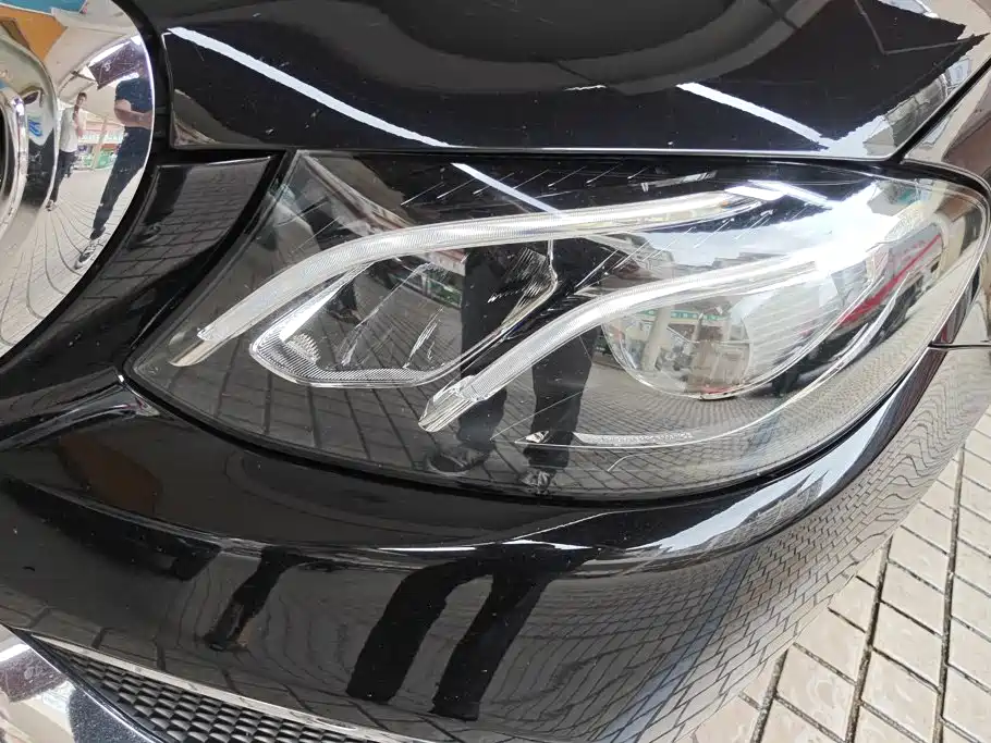 Mercedes-Benz E-Class — миниатюра 5