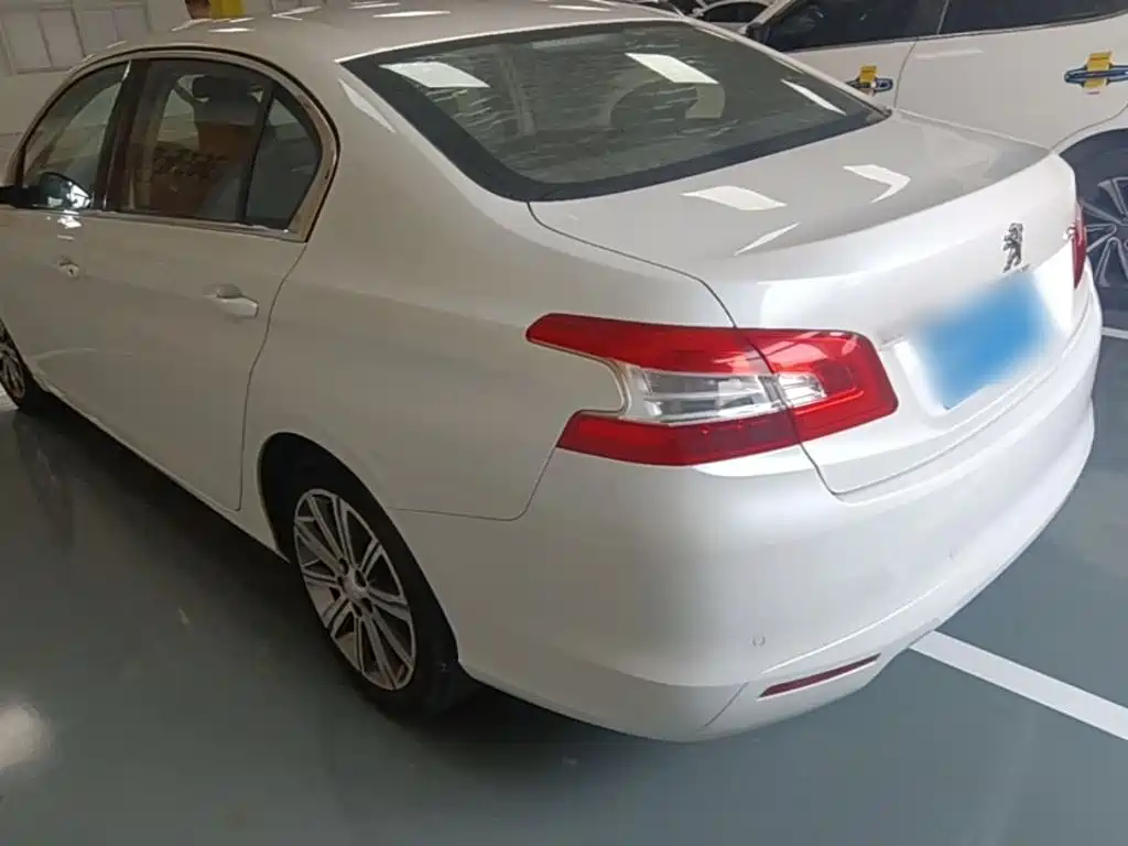 Peugeot 408 2015 1.2T AT Luxury