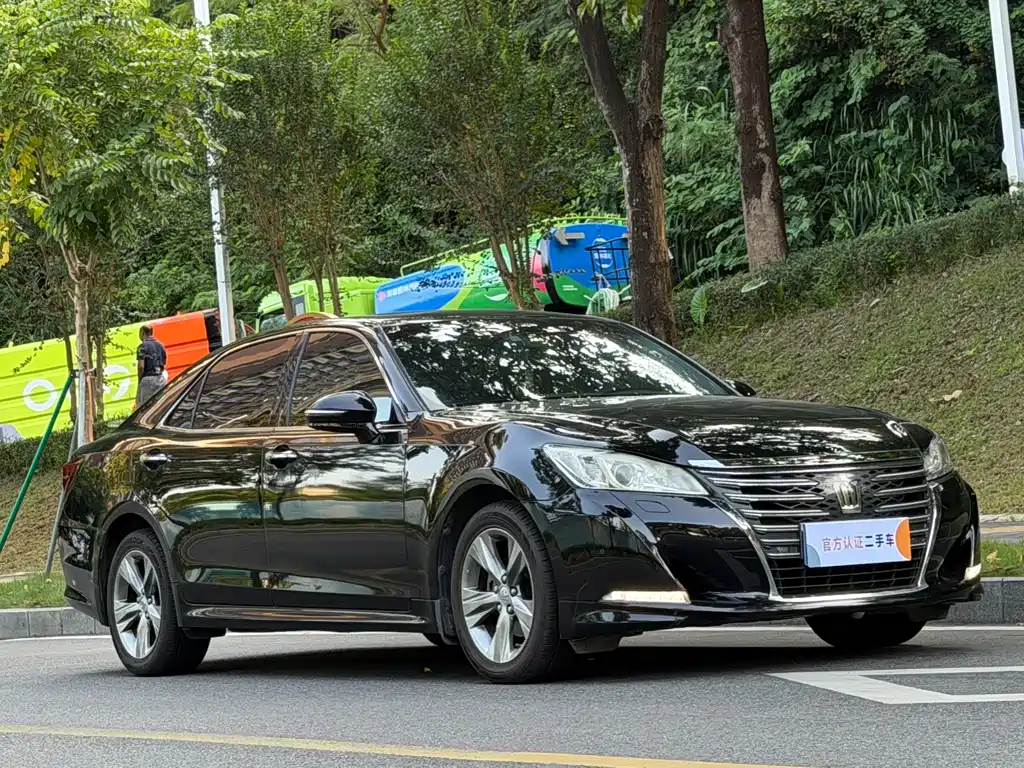 Toyota Crown — миниатюра 3