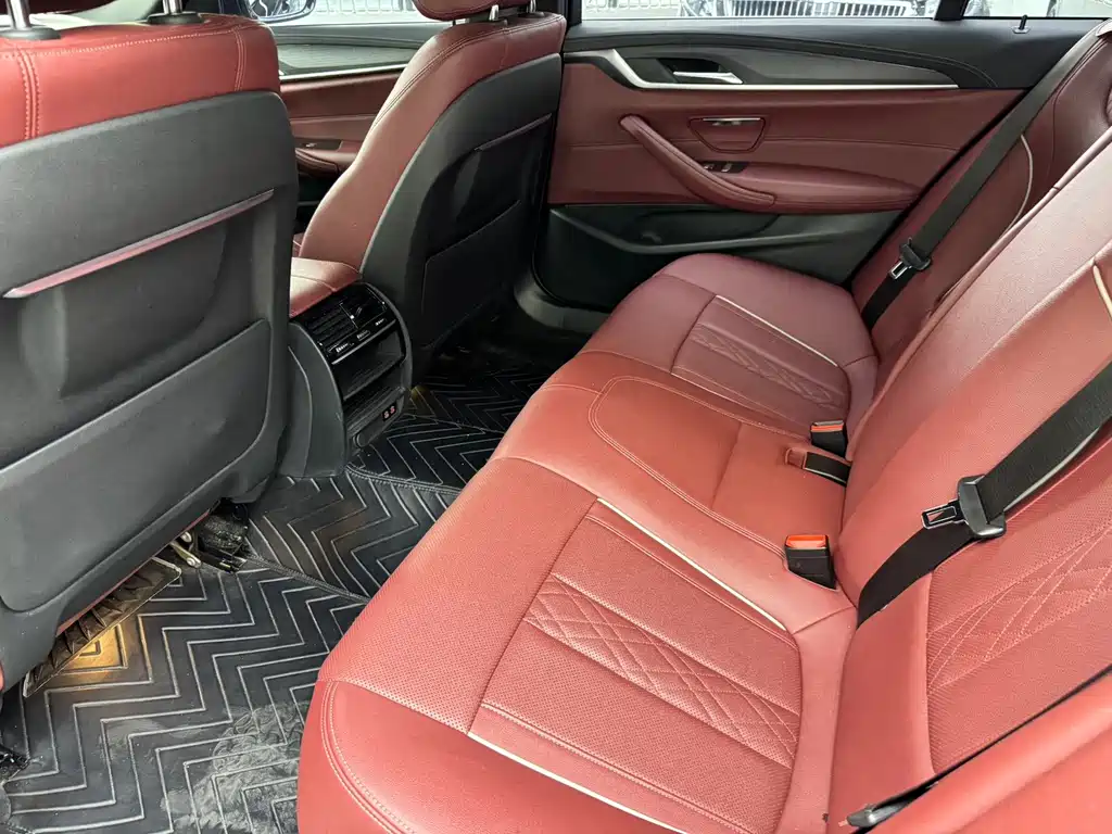 BMW 5 Series — миниатюра 6
