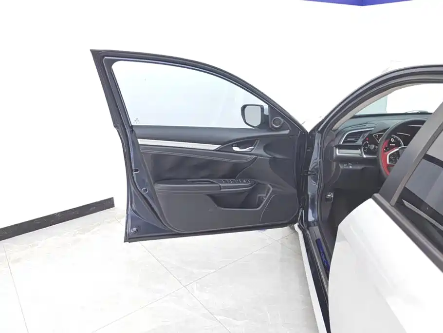 Honda Civic — миниатюра 7