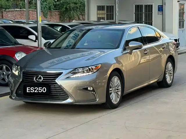 2018 Lexus ES
