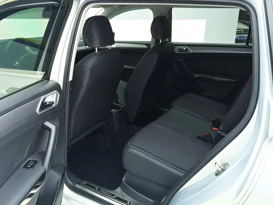 Volkswagen Tiguan L — миниатюра 11