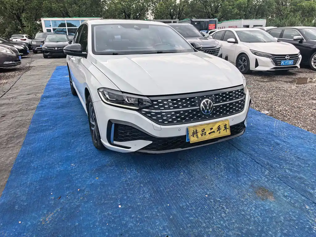 Volkswagen Lavida — миниатюра 2