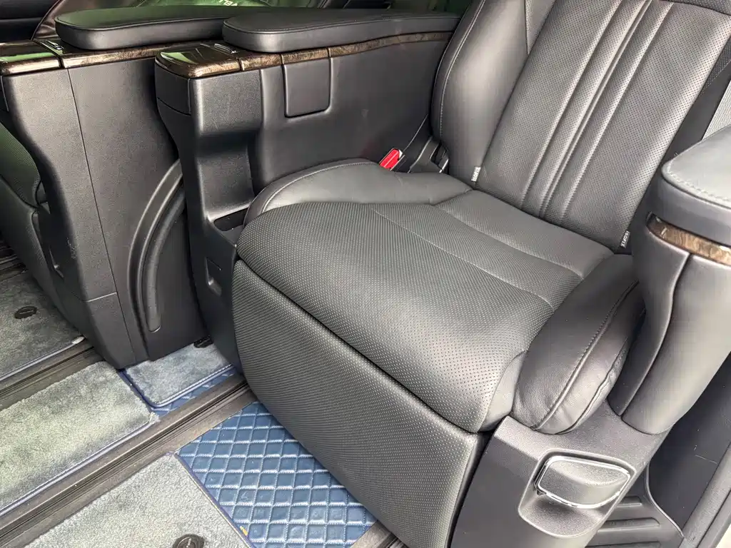 Toyota Vellfire — миниатюра 8