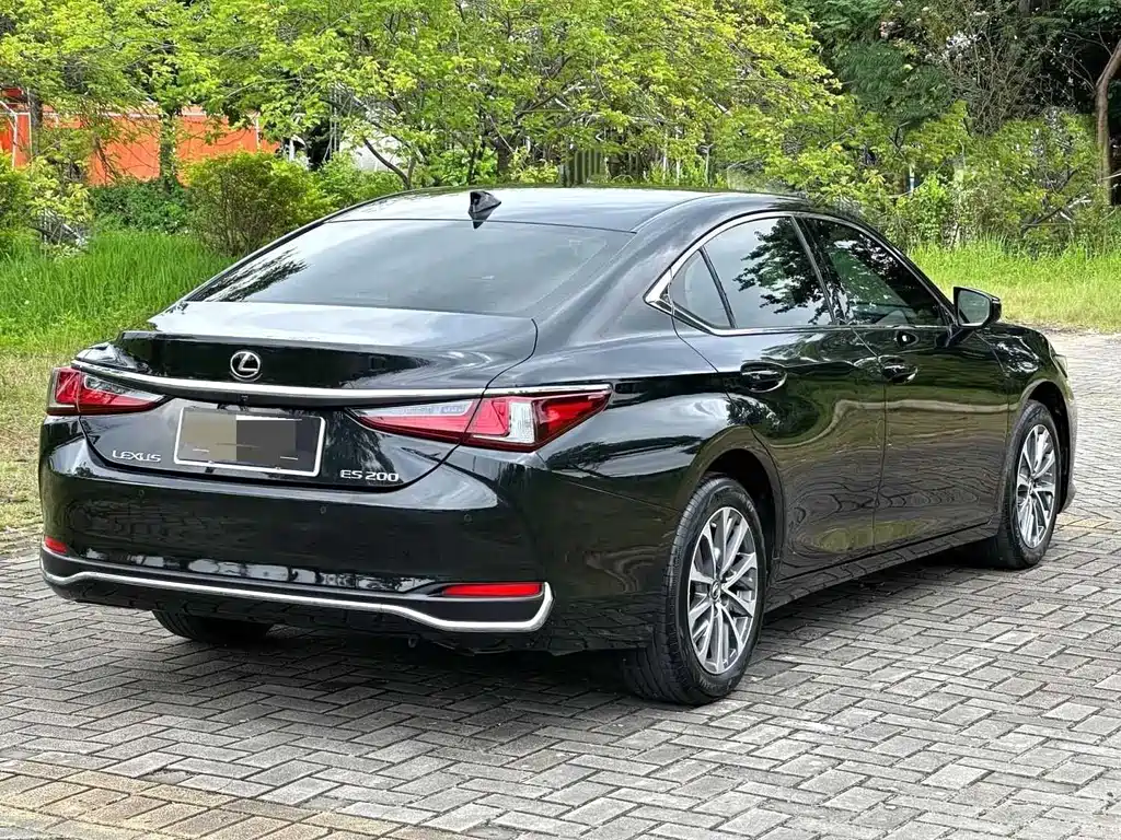 Lexus ES — миниатюра 6