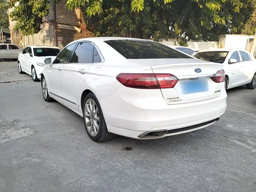 Ford Taurus — миниатюра 5