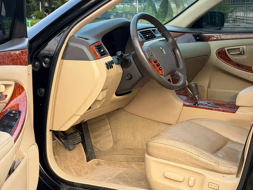 Toyota Crown — миниатюра 4