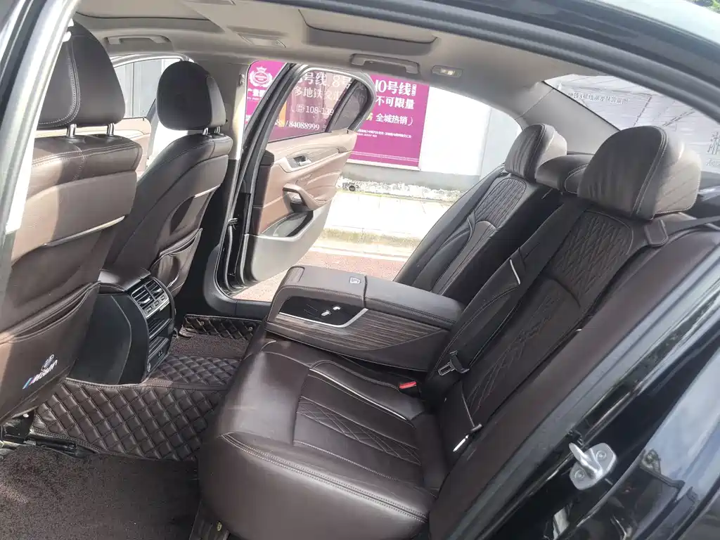 BMW 5 Series New Energy — миниатюра 11