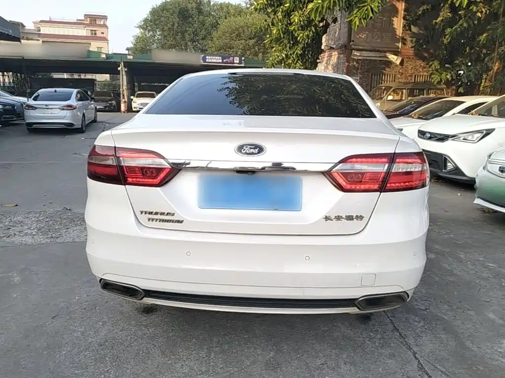 Ford Taurus — миниатюра 6