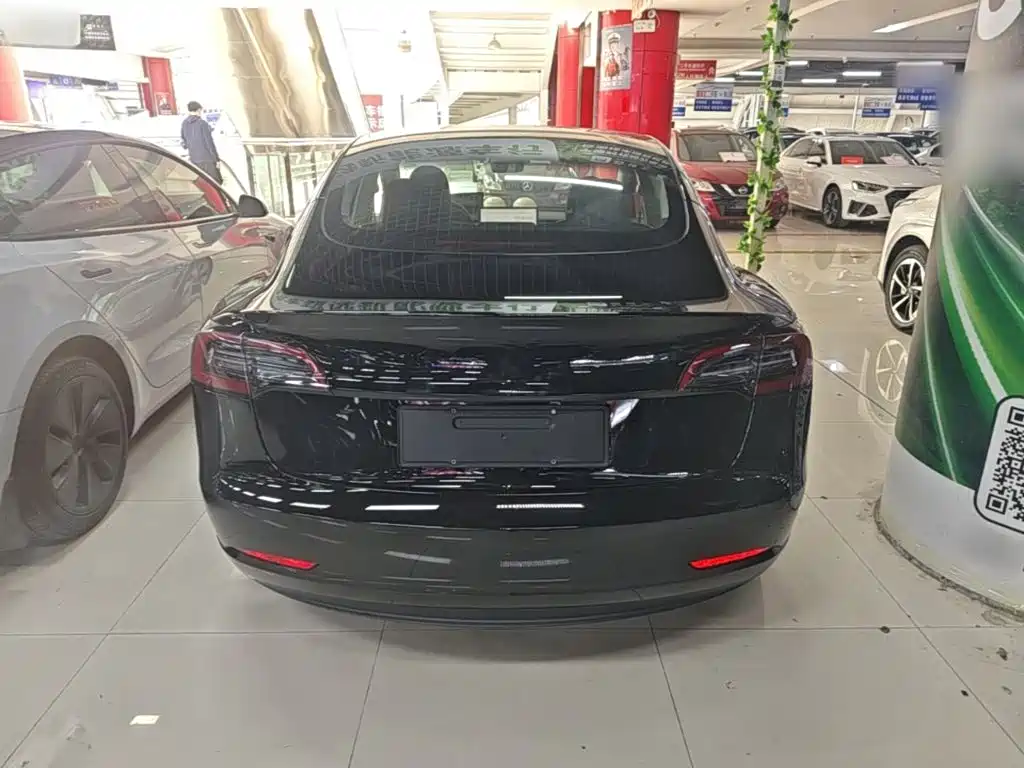 Tesla Model 3 — миниатюра 6