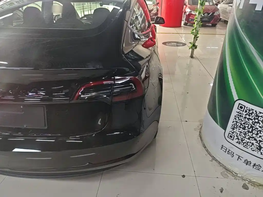 Tesla Model 3 — миниатюра 8