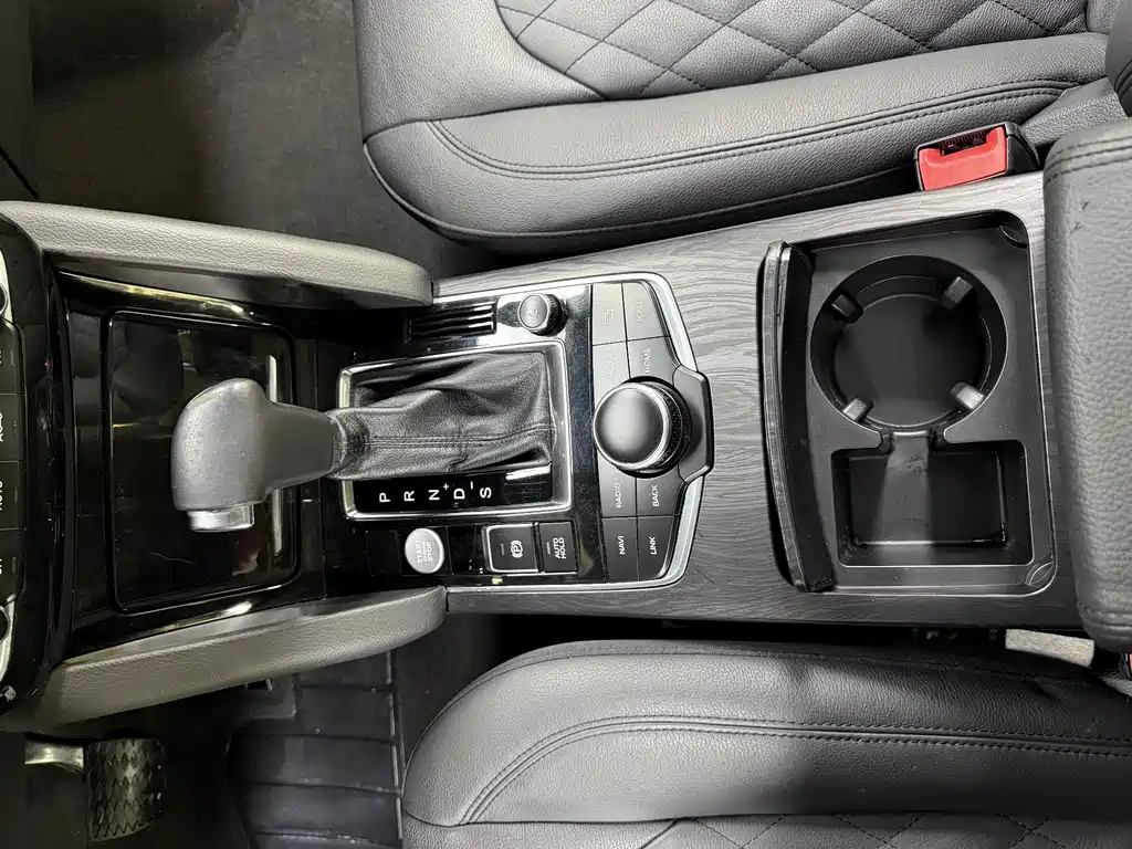 Borgward BX7 — миниатюра 15