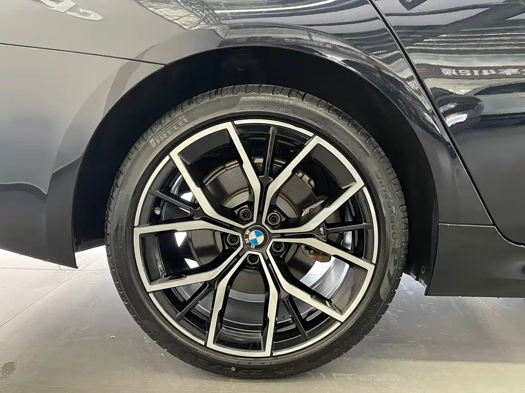 BMW 5 Series — миниатюра 32