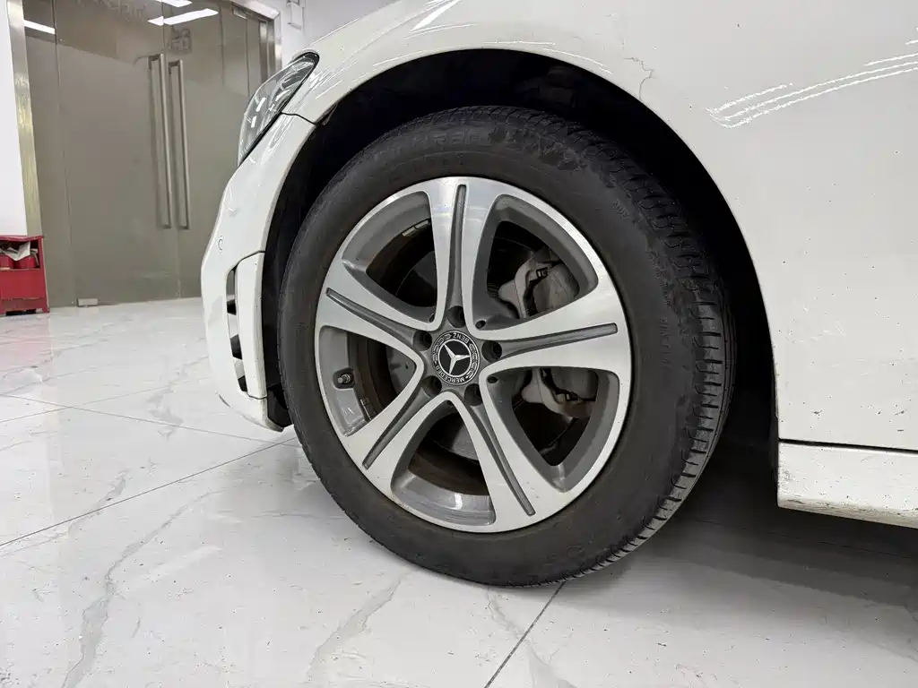 Mercedes-Benz C-Class — миниатюра 6