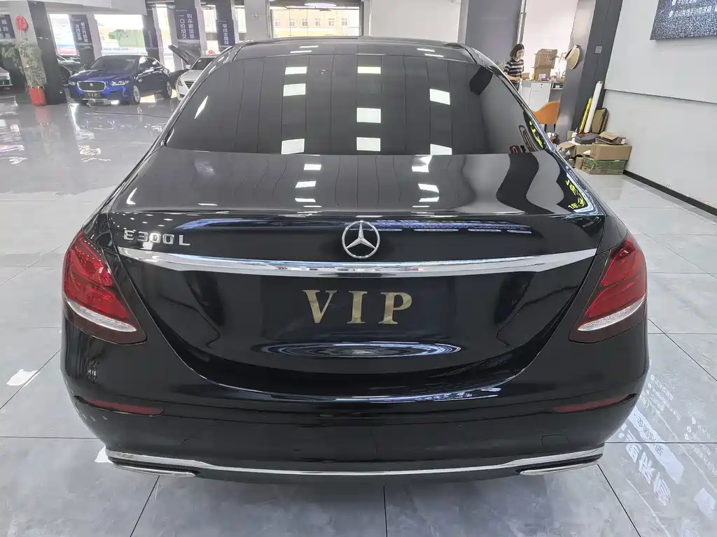 Mercedes-Benz E-Class — миниатюра 12
