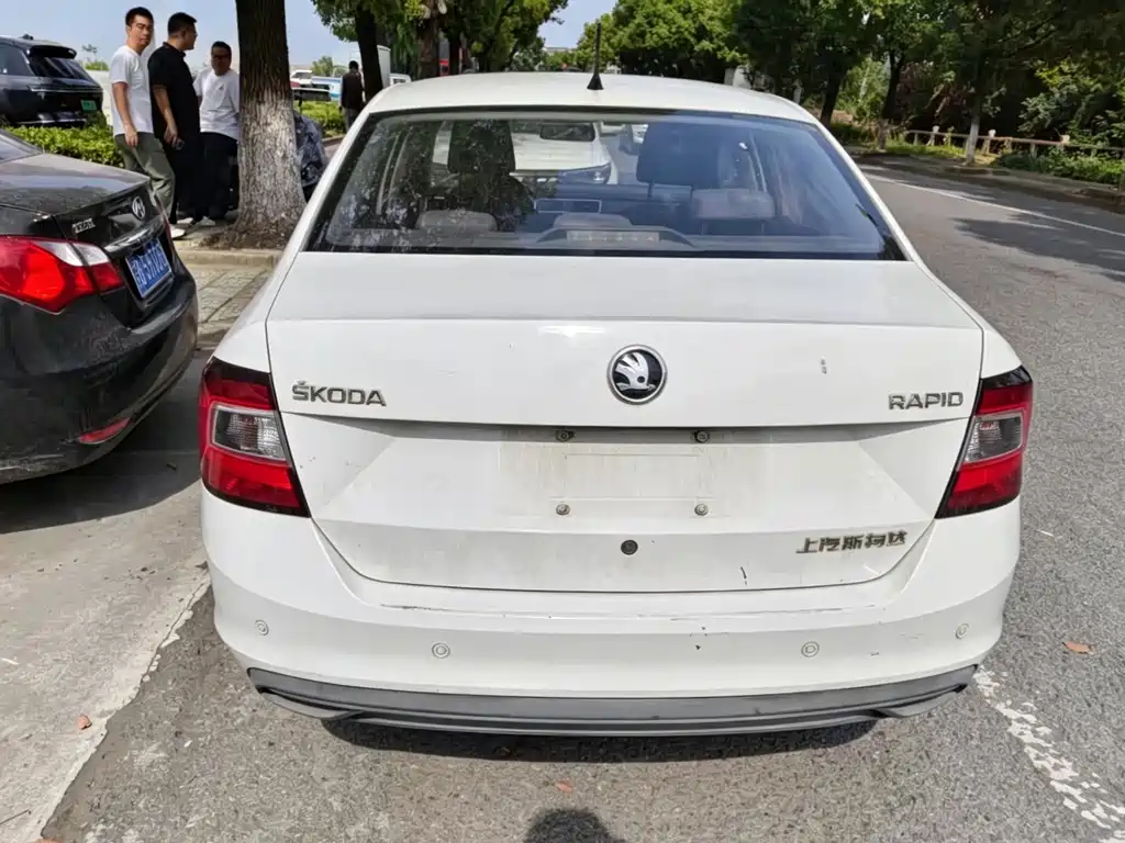Skoda Rapid — миниатюра 5