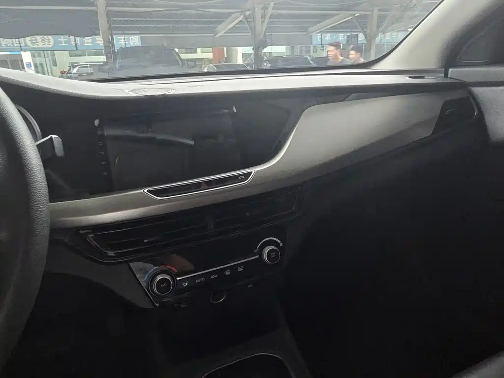 Changan Eado New Energy — миниатюра 6
