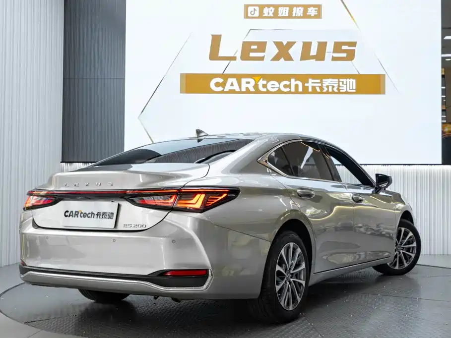 Lexus ES — миниатюра 7