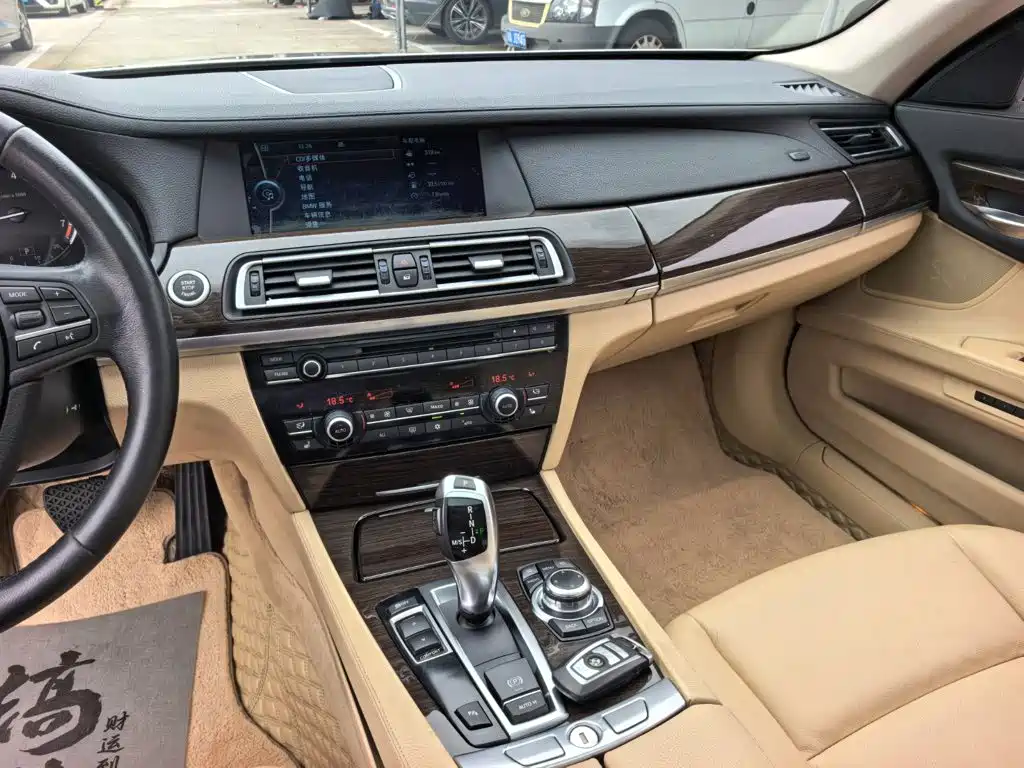 BMW 7 Series — миниатюра 16