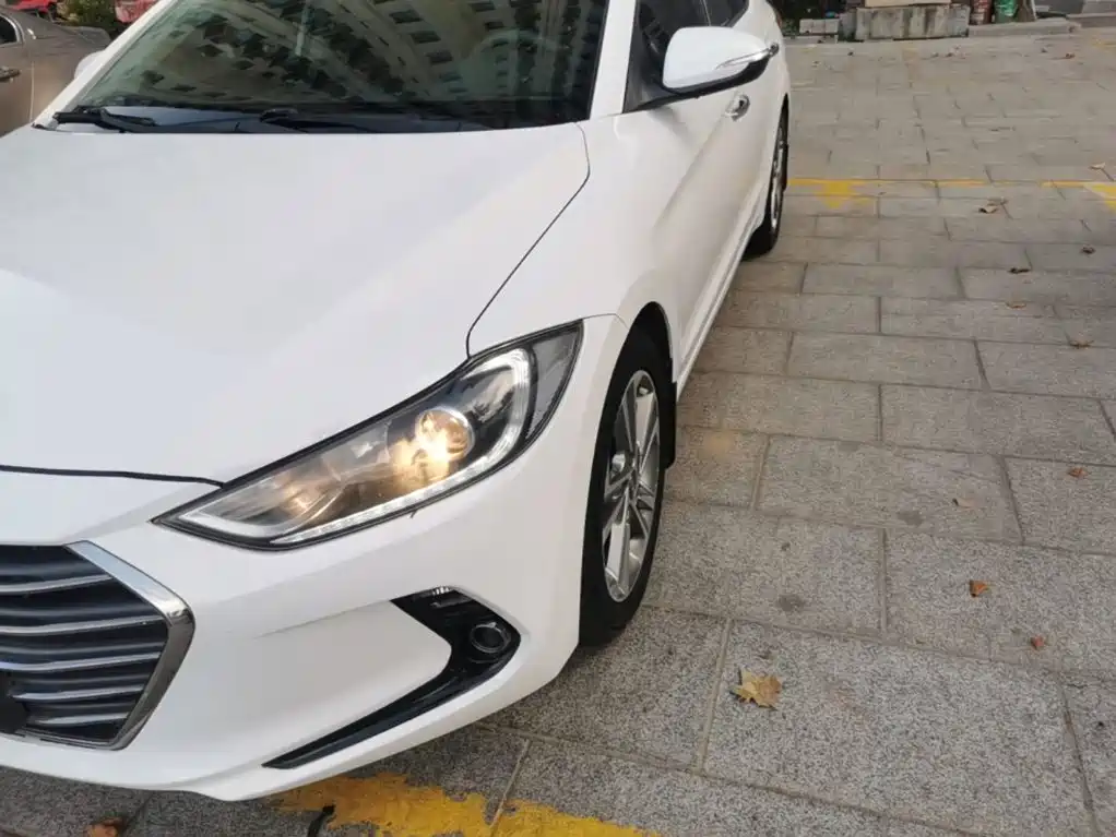 Hyundai Elantra — миниатюра 24