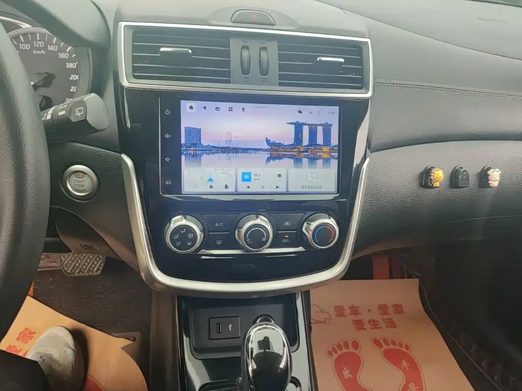 Nissan Tiida — миниатюра 13