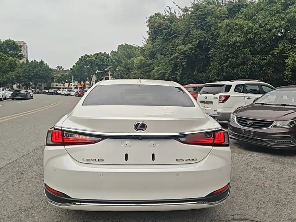 Lexus ES — миниатюра 6