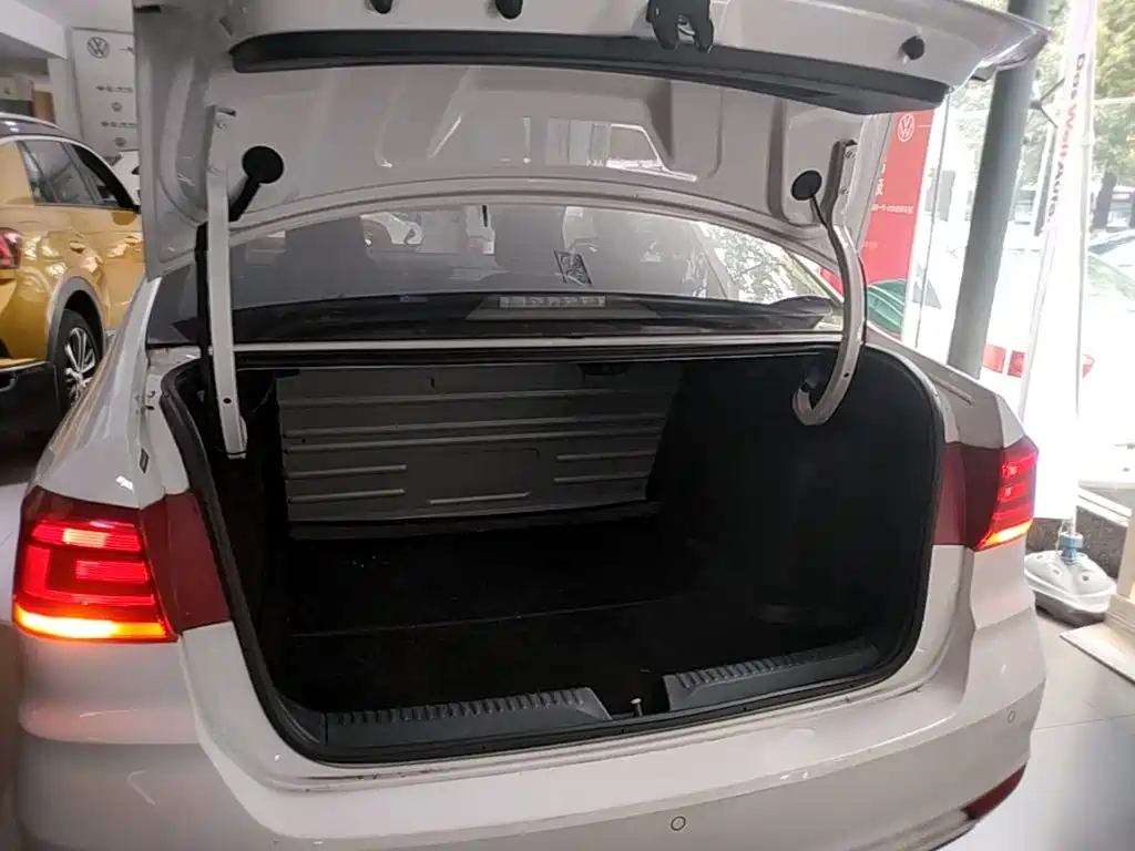 Volkswagen Santana — миниатюра 19