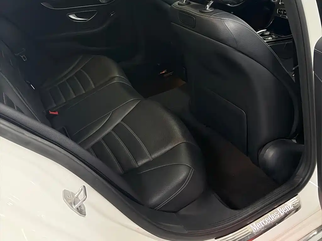Mercedes-Benz C-Class — миниатюра 6