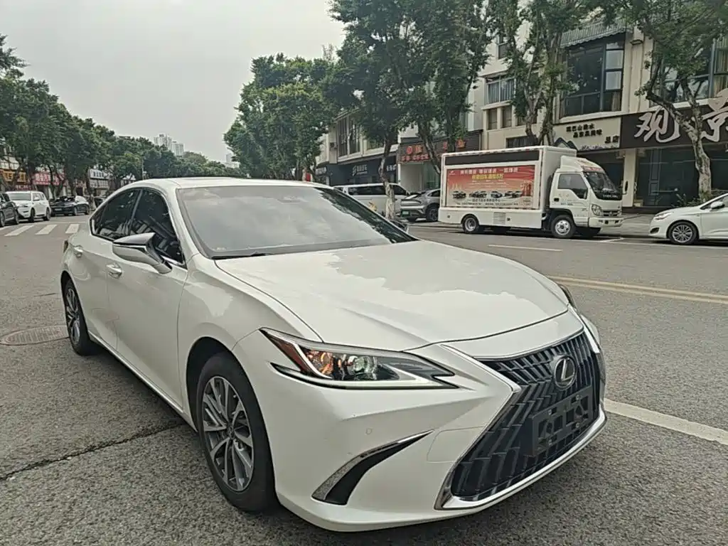 Lexus ES — миниатюра 4