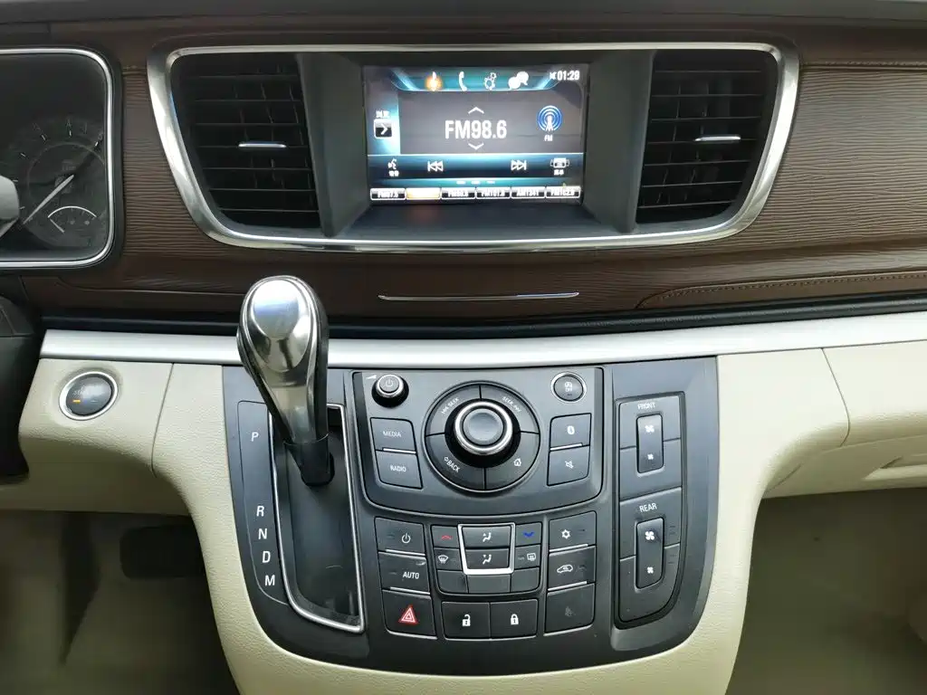 Buick GL8 — миниатюра 12