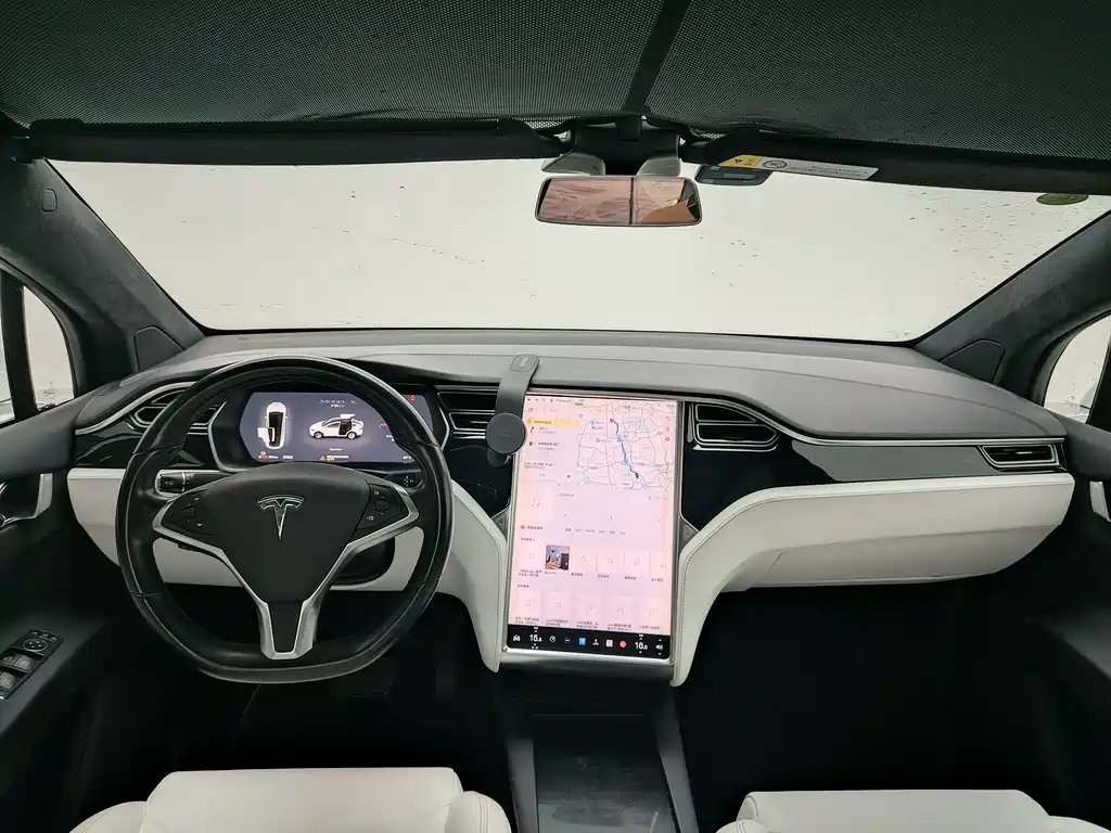Tesla Model X — миниатюра 9