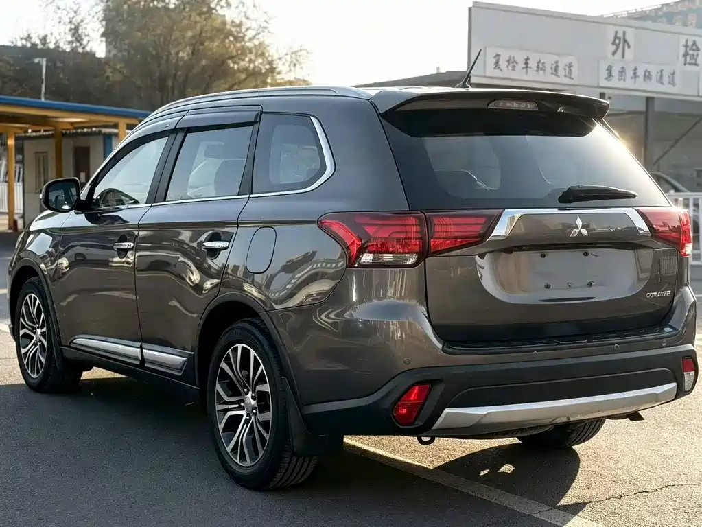 Mitsubishi Outlander — миниатюра 7