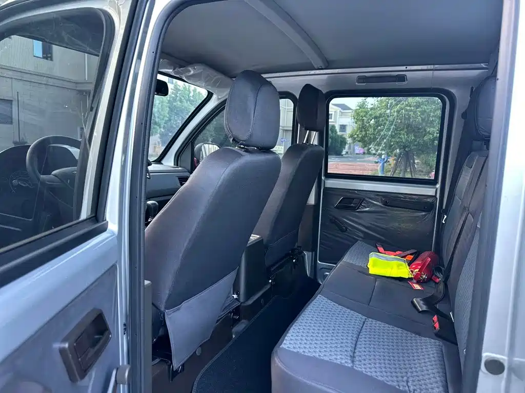 Wuling Rongguang 2023 1.5L LAR