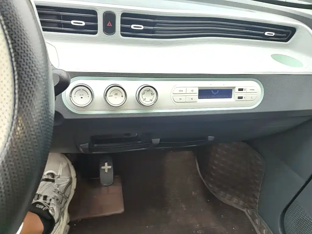 Wuling MINIEV — миниатюра 13