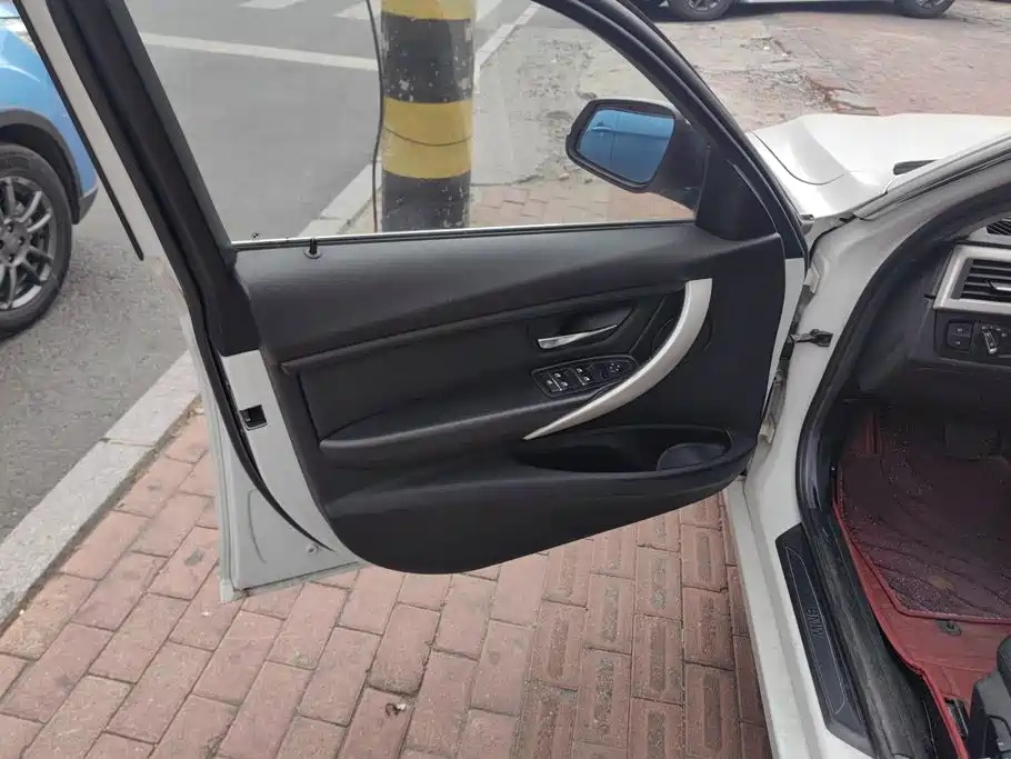 BMW 3 Series — миниатюра 7