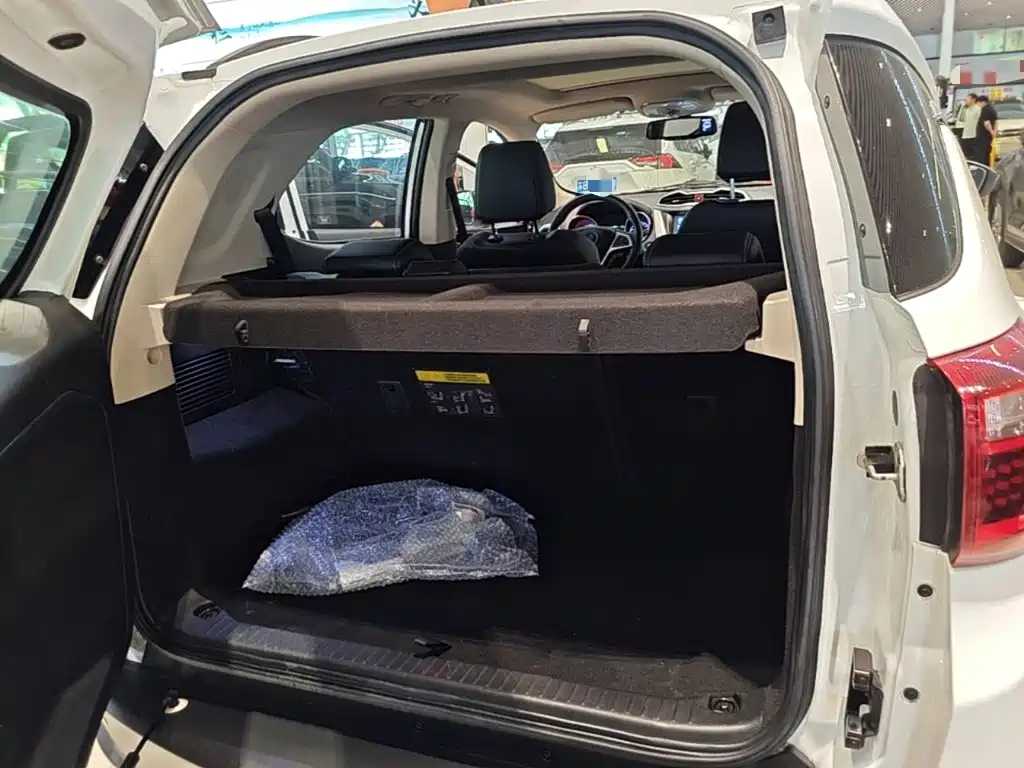 BYD Yuan EV — миниатюра 19