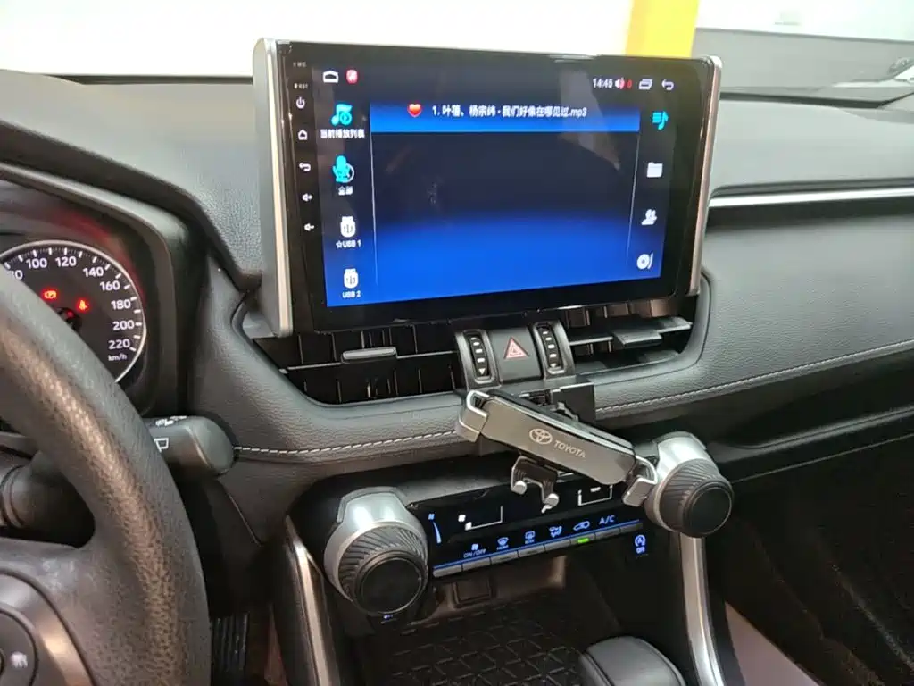 Toyota RAV4 — миниатюра 13