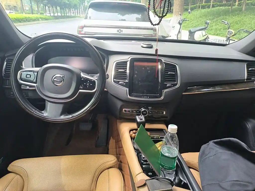 Volvo XC90 — миниатюра 5