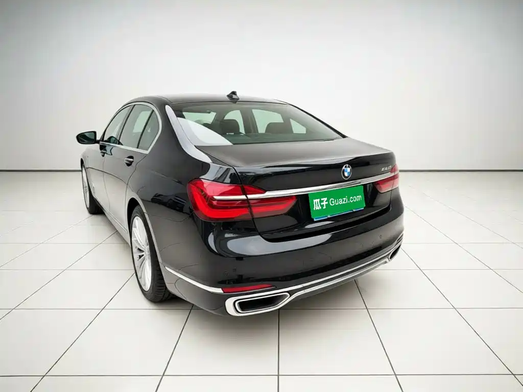 BMW 7 Series — миниатюра 4