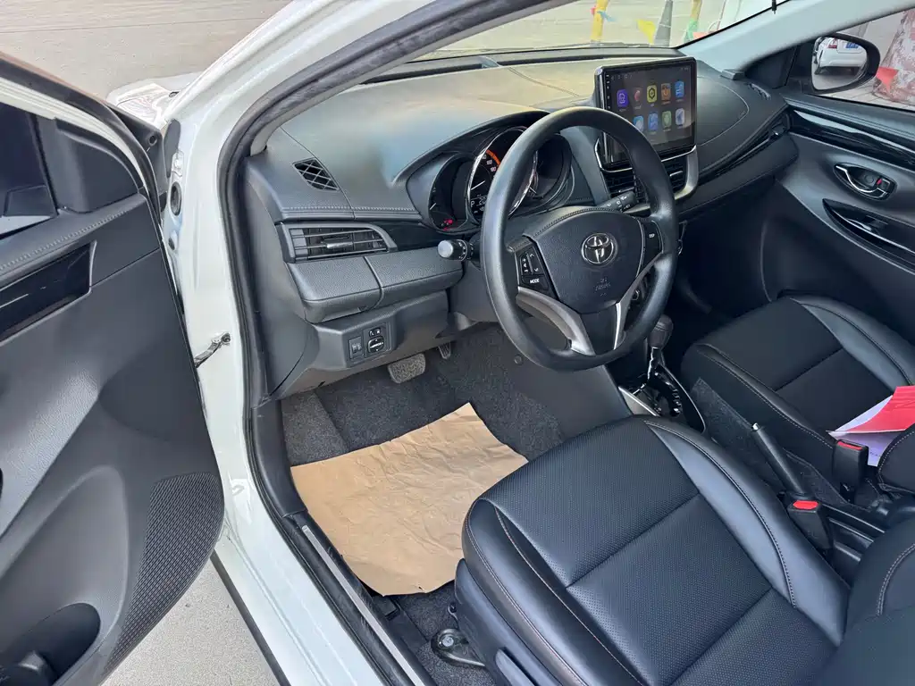Toyota Yaris L — миниатюра 7