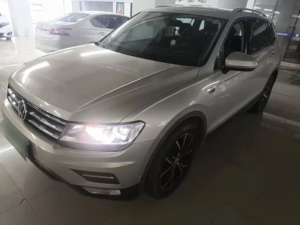 Volkswagen Tiguan L — миниатюра 2