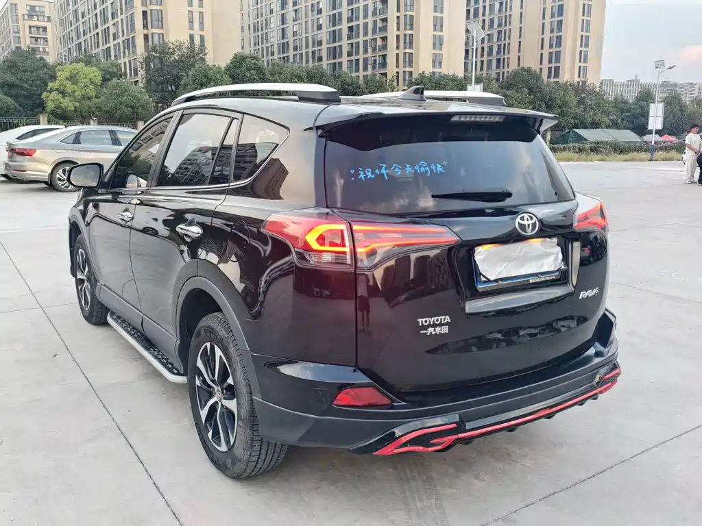 Toyota RAV4 — миниатюра 6
