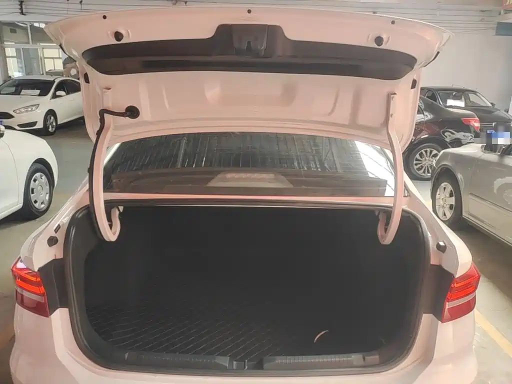 Volkswagen Lavida — миниатюра 19