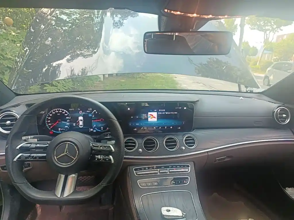Mercedes-Benz E-Class — миниатюра 10