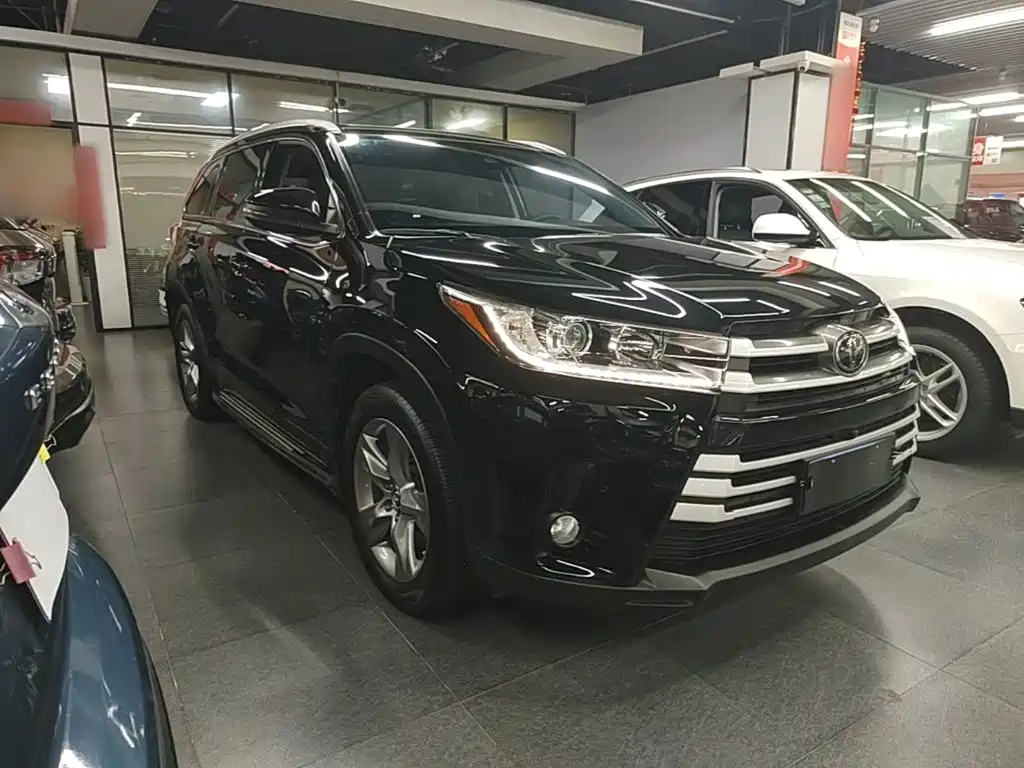 Toyota Highlander 2018 2.0T Luxury 7 мест V