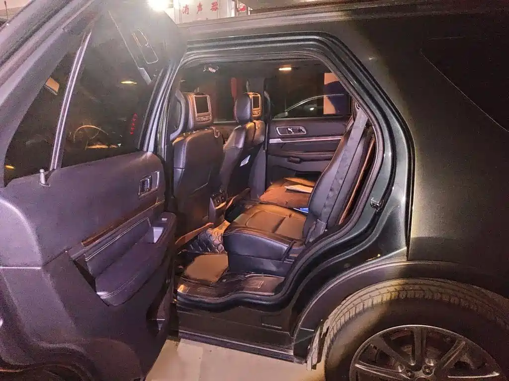 Ford Explorer (Import) — миниатюра 15