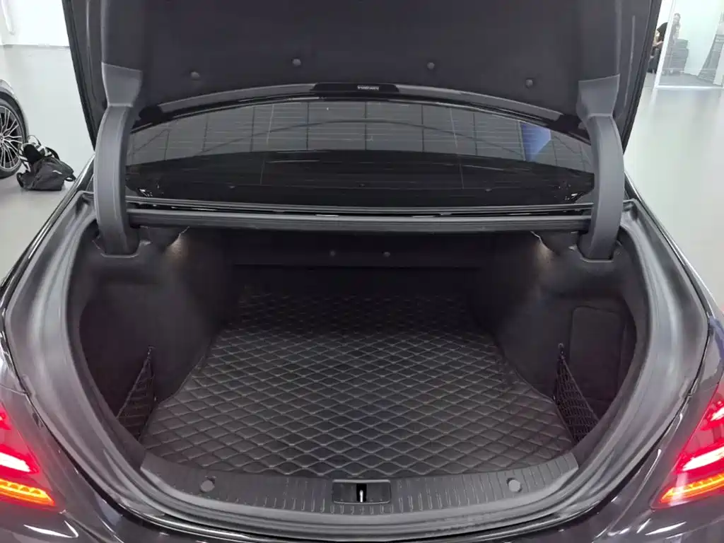 Mercedes-Benz S-Class — миниатюра 24